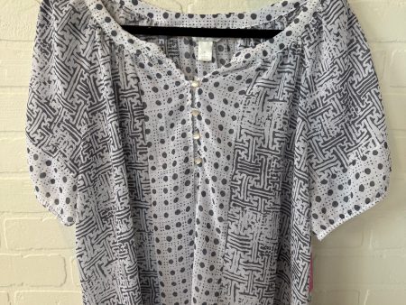 Top Short Sleeve By Christopher And Banks In Grey & White, Size: Xl For Discount