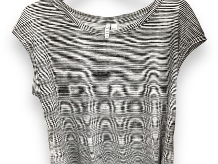 Top Sleeveless By Elle In Striped Pattern, Size: L Fashion